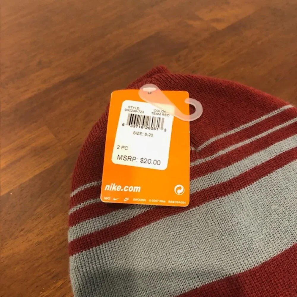 Nike Kids Youth Beanie Hat and Gloves Set NWT.